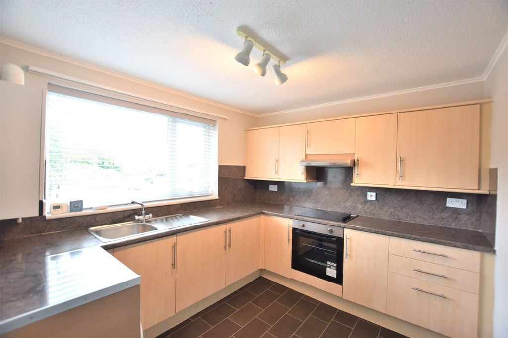 Property photo 2 of 9 Kitchen