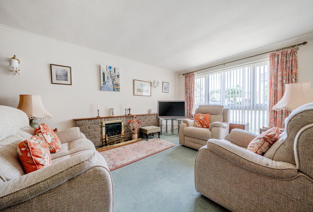 Property photo 2 of 16 1320941-15-686Bb7...