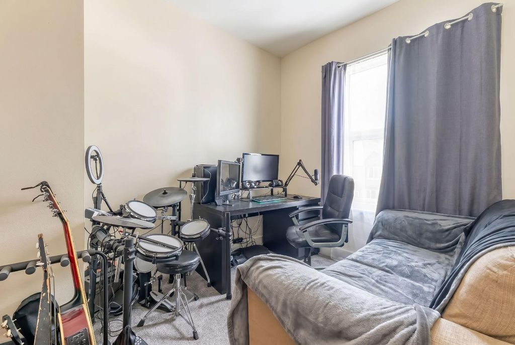 Property photo 3 of 27