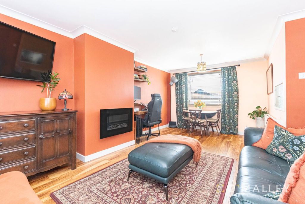 Property photo 2 of 13 Lounge