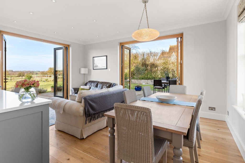 Property photo 3 of 40