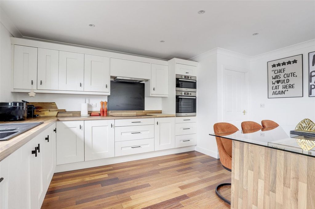 Property photo 3 of 21