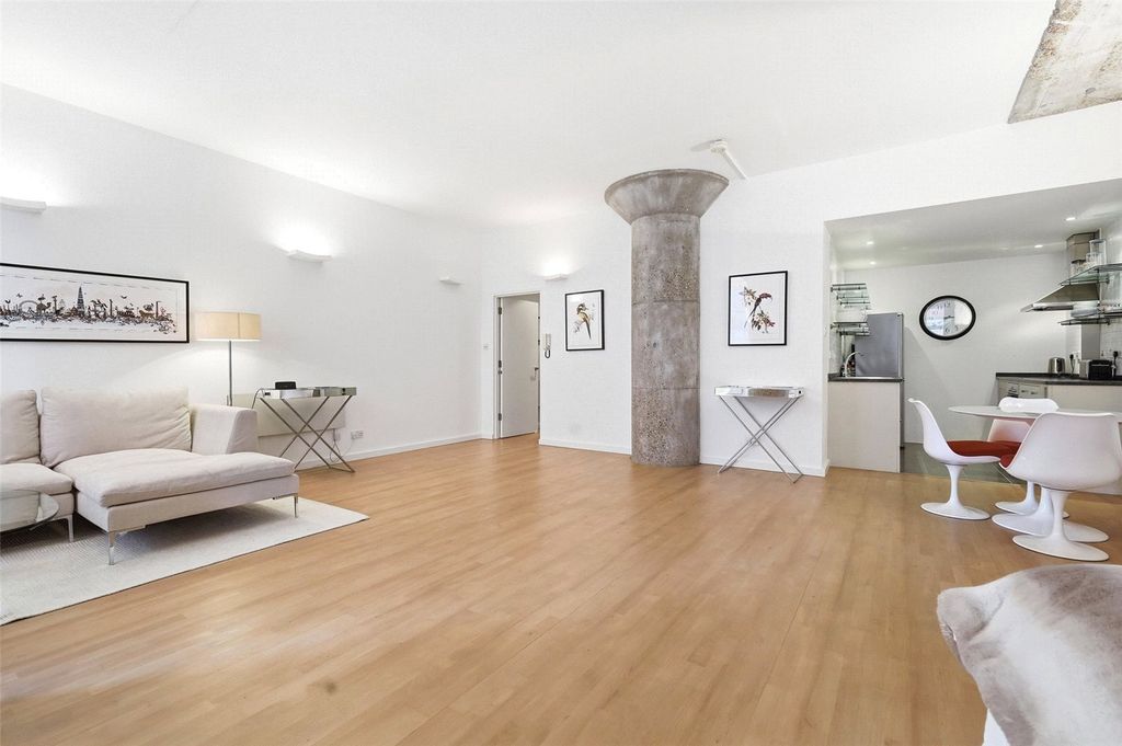 Property photo 2 of 33 Picture No. 12