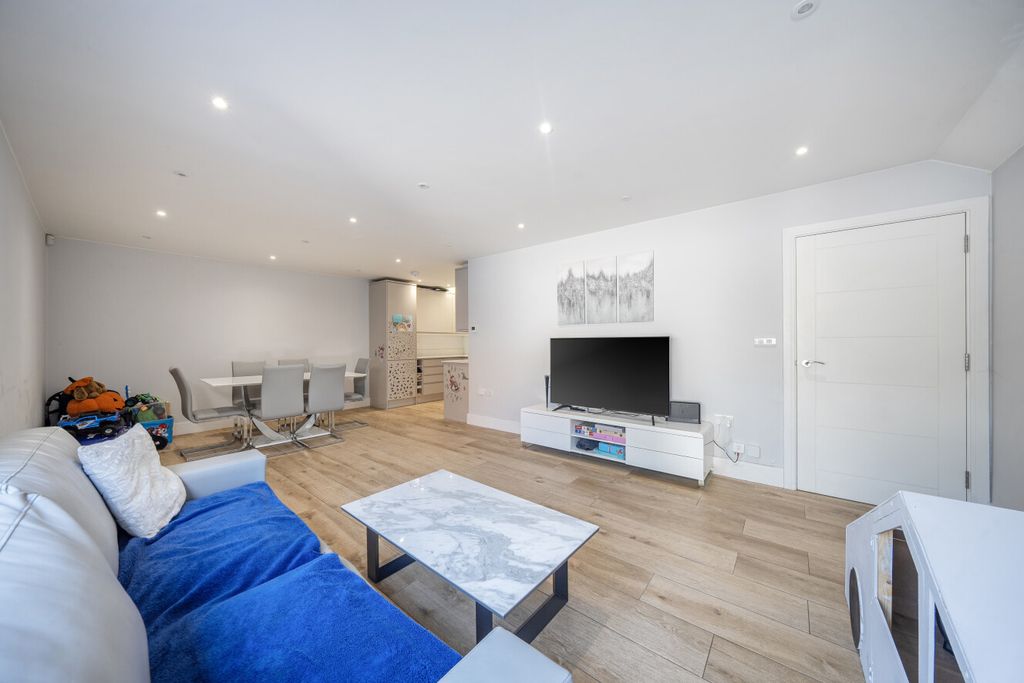 Property photo 3 of 12 1431220-12-69Bbce...