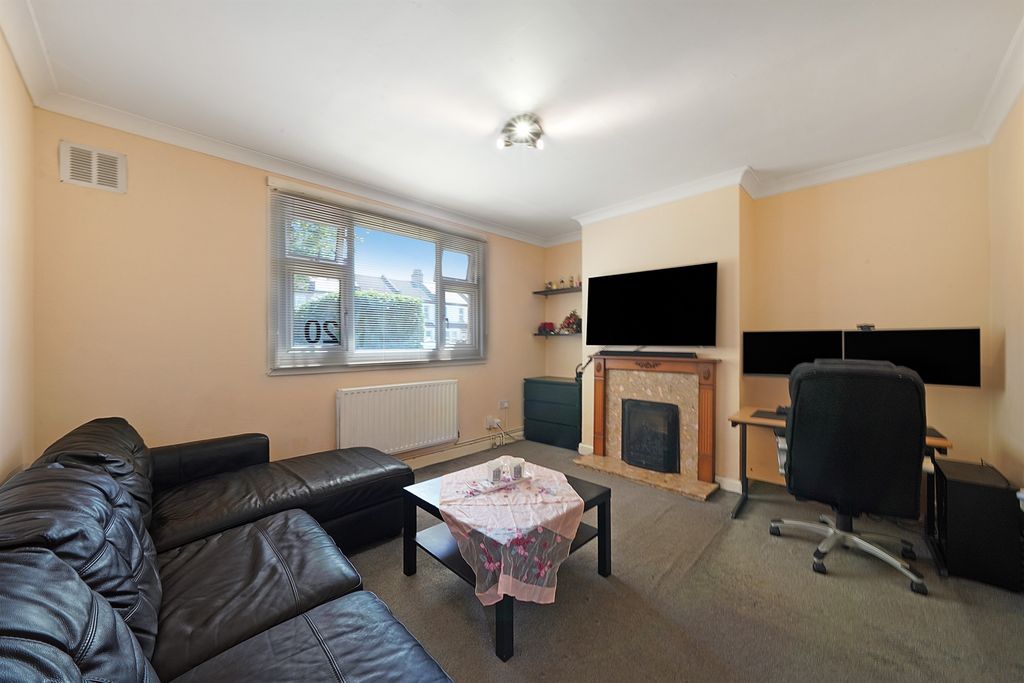 Property photo 3 of 17