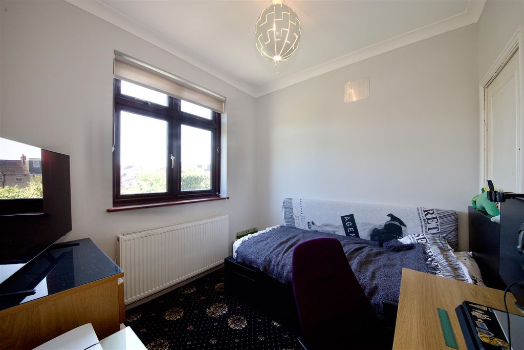 Additional image 11 of 4 bed property for saleWood Lane, Dagenham RM8