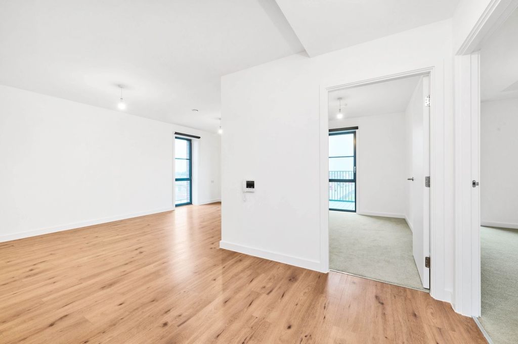 Property photo 2 of 19 Kfh_-_Transport_Hous