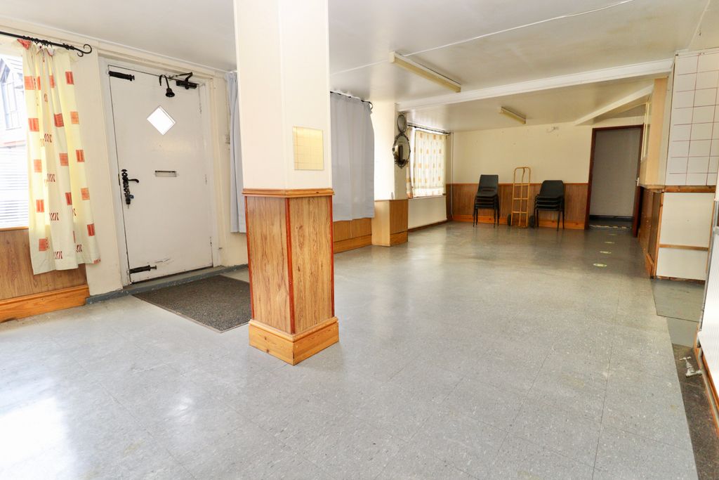 Property photo 2 of 22