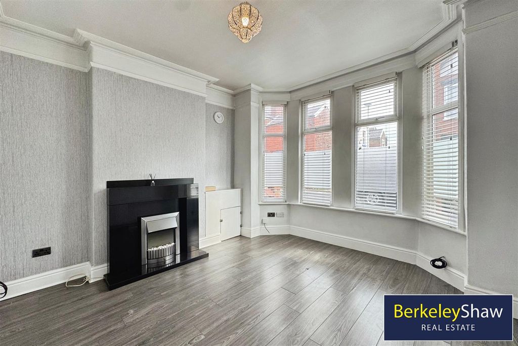 Property photo 2 of 17 Living Room