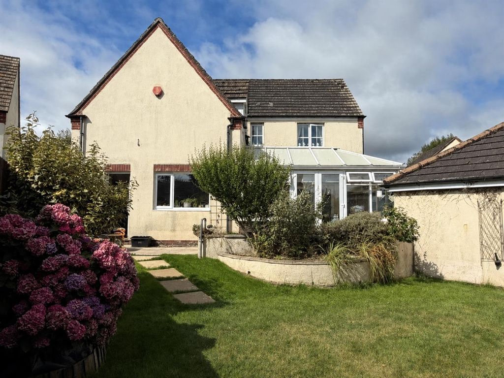Property photo 2 of 32