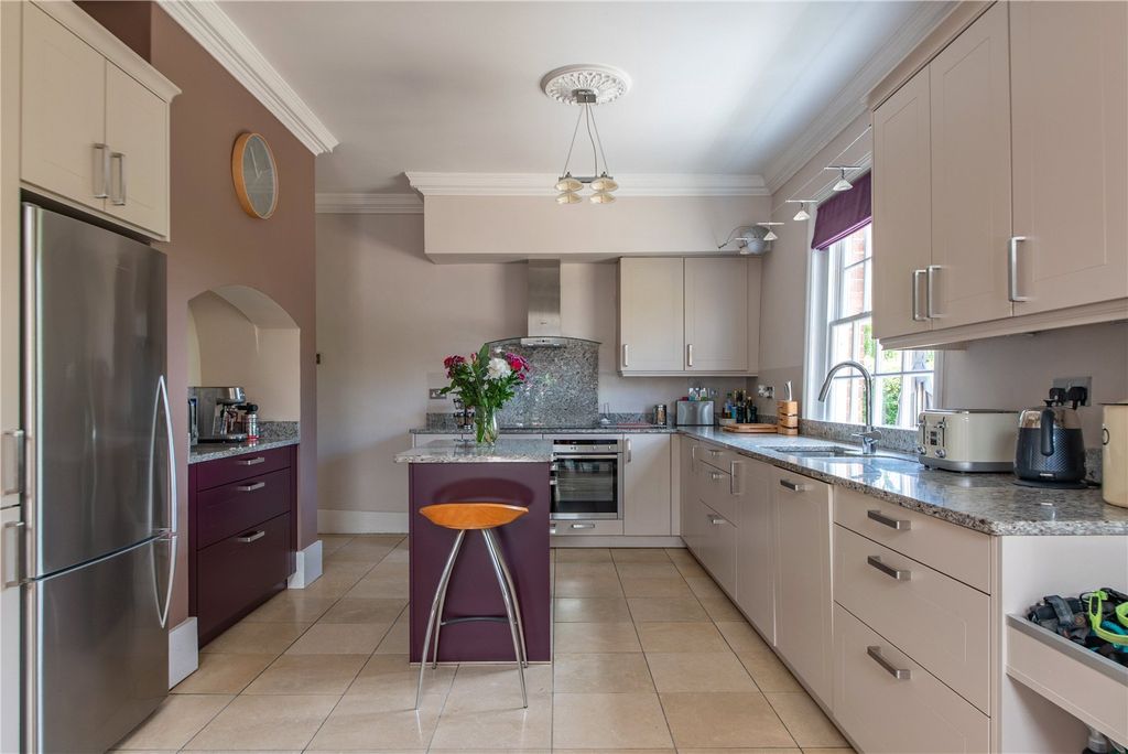 Property photo 3 of 28 Kitchen