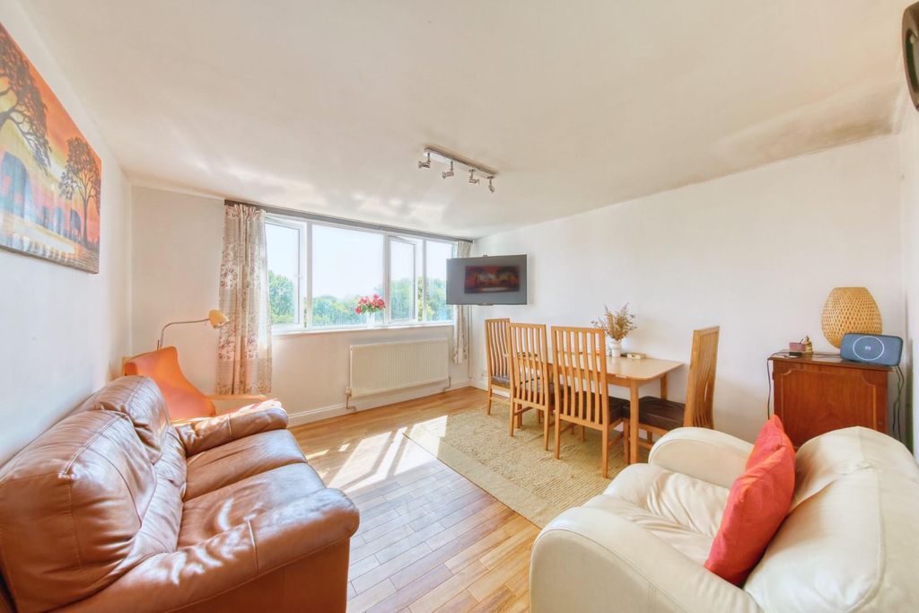 Property photo 3 of 11 2O8A1553_Hdr.Jpg