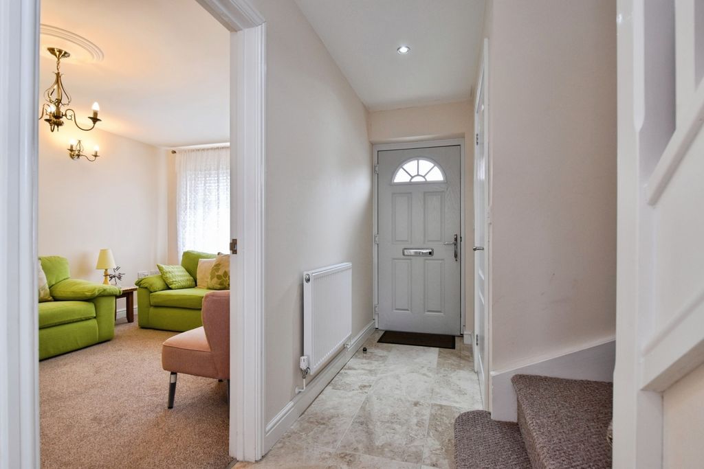 Property photo 3 of 21 Entrance Hallway