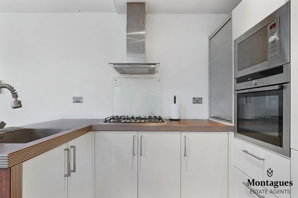 Additional image 10 of 2 bed flat for saleHemnall Street, Epping CM16