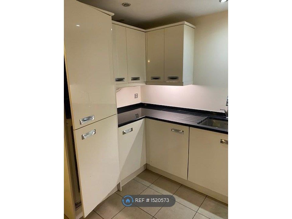 Property photo 3 of 18 Kitchen