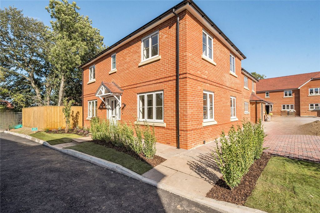 Property photo 1 of 17 External