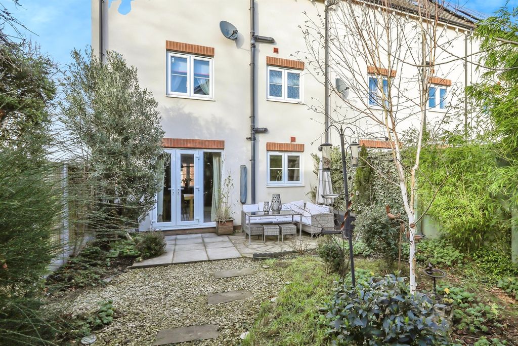 Property photo 2 of 17