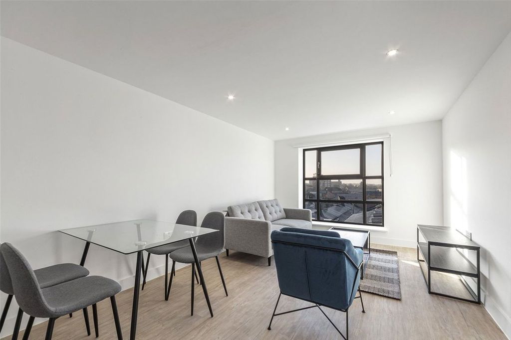 Property photo 1 of 6