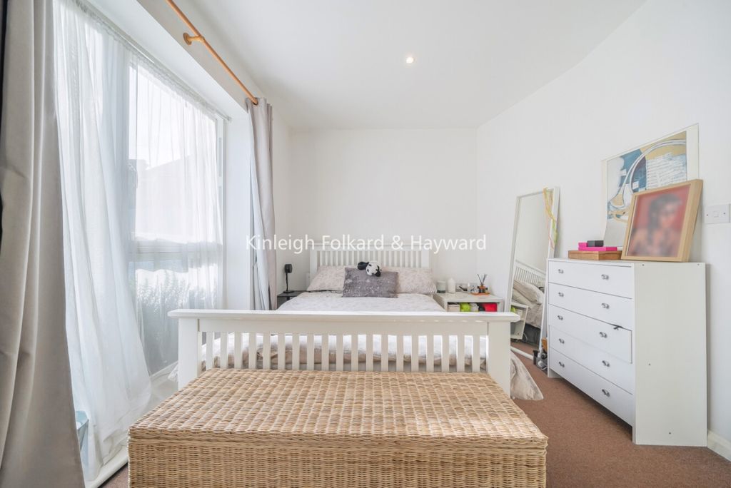 Property photo 3 of 10 6d2B463d-3d3d-4d52-9