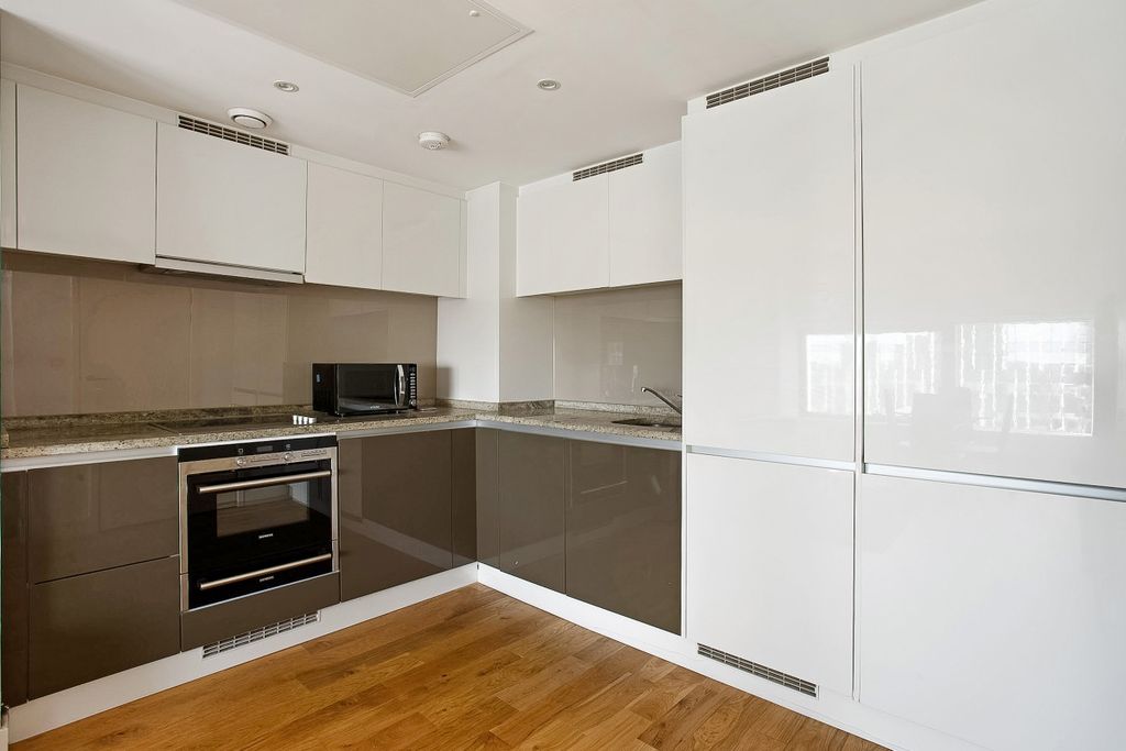 Property photo 2 of 12 Kitchen (2)