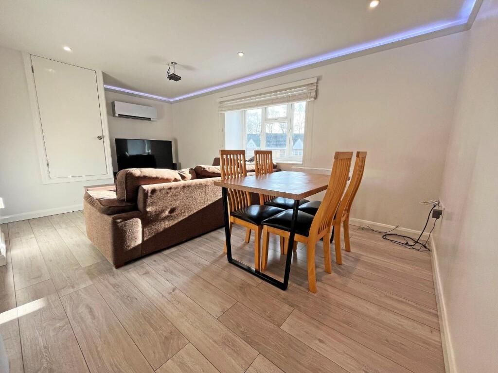 Property photo 1 of 20 Lounge/Diner Area