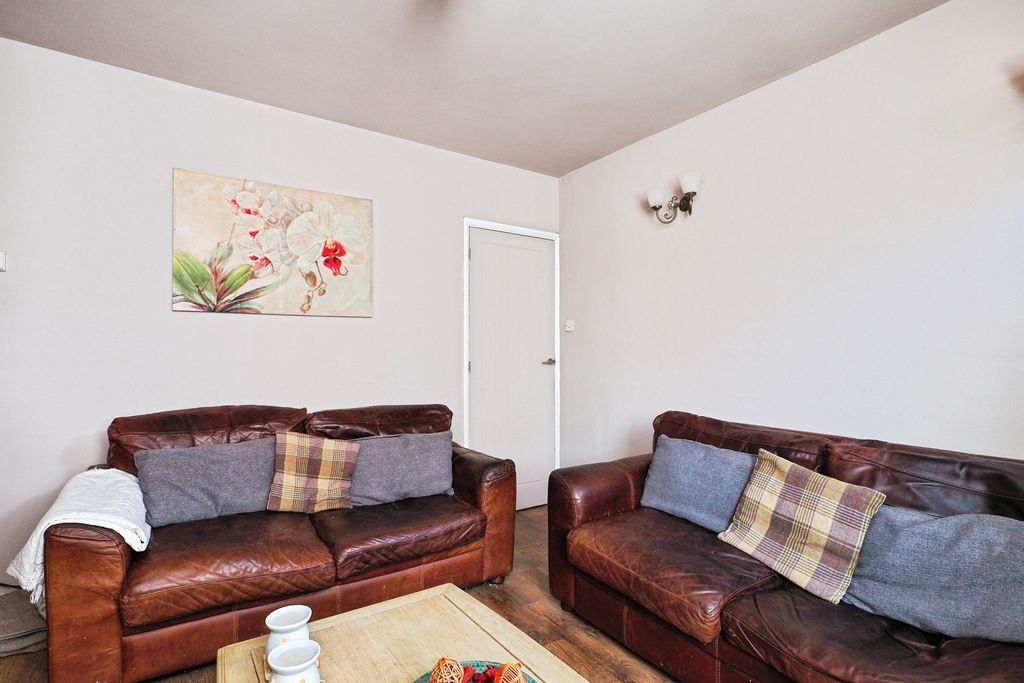 Property photo 3 of 17 Photo