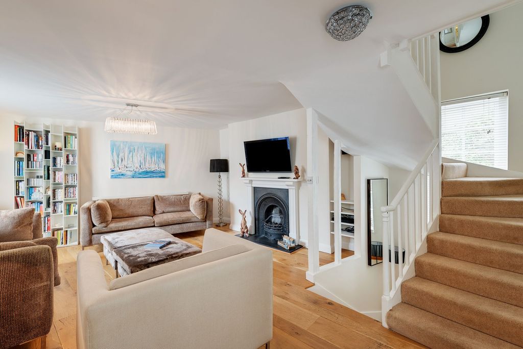 Property photo 1 of 12 Dennings House_Living Room