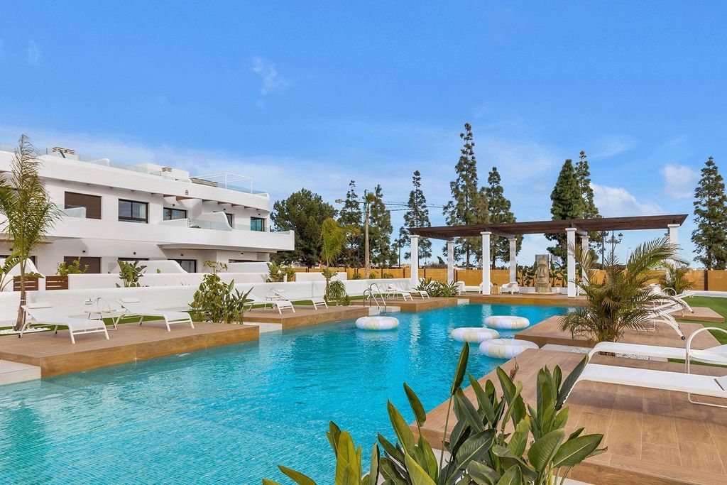 Property photo 2 of 38