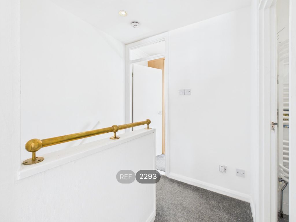 Property photo 3 of 15 Landing