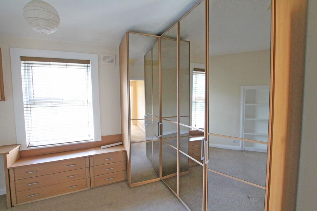 Property photo 3 of 11 Bedroom