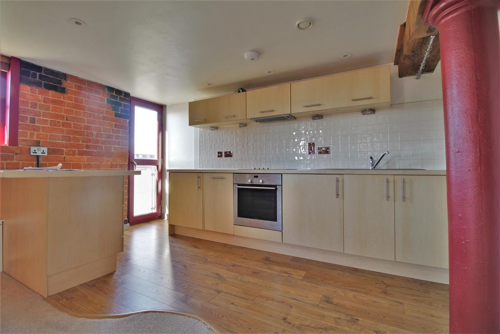 Property photo 3 of 9 Kitchen