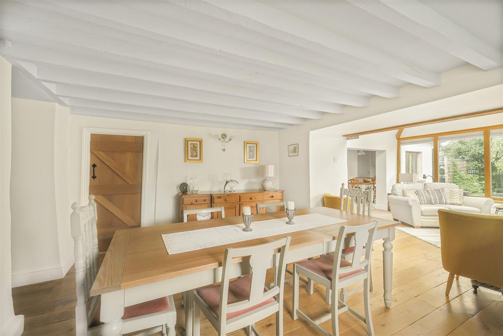 Property photo 2 of 39