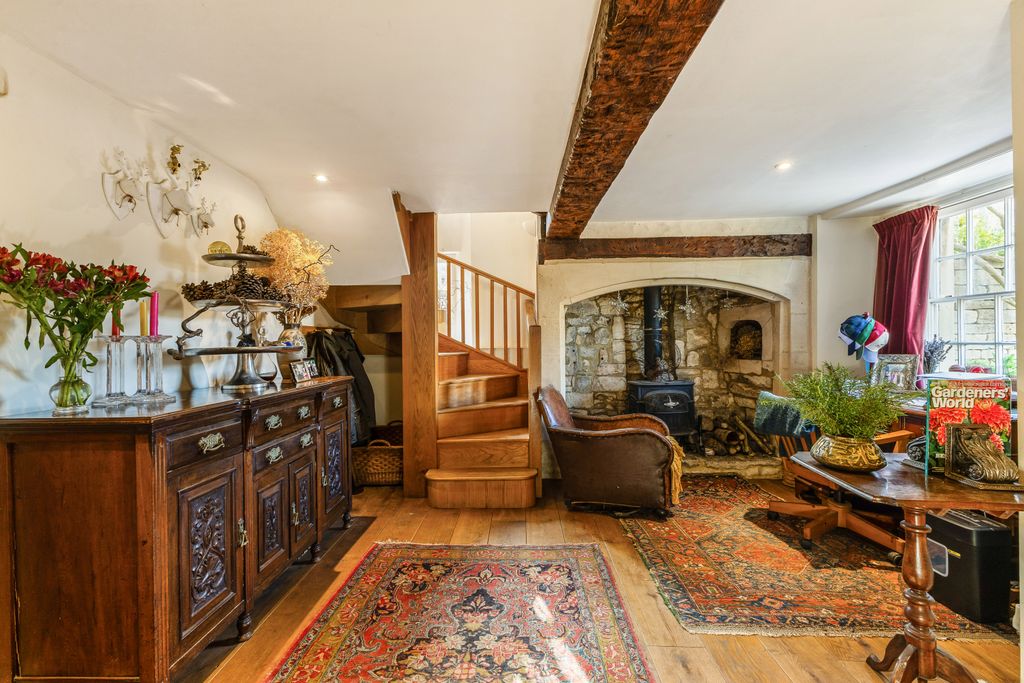 Property photo 3 of 16 Reception/Study