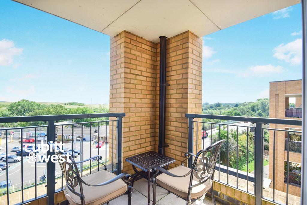 Property photo 1 of 11 Tlc_0907B238-41Bd...