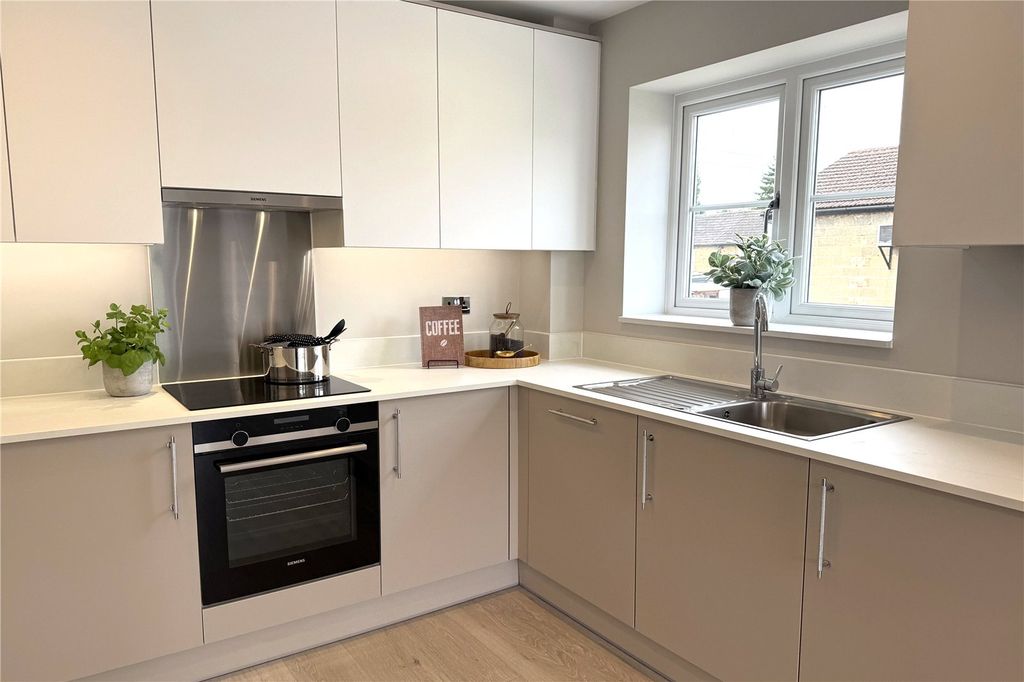 Property photo 2 of 8 Kitchen