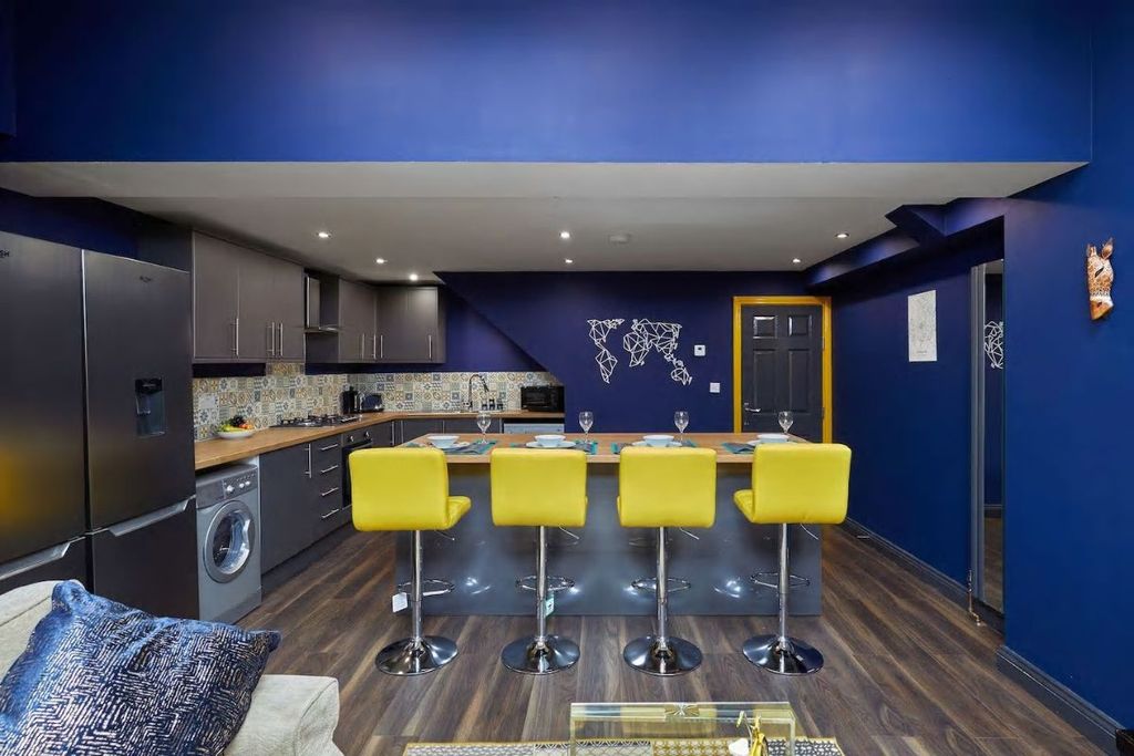 Property photo 2 of 17