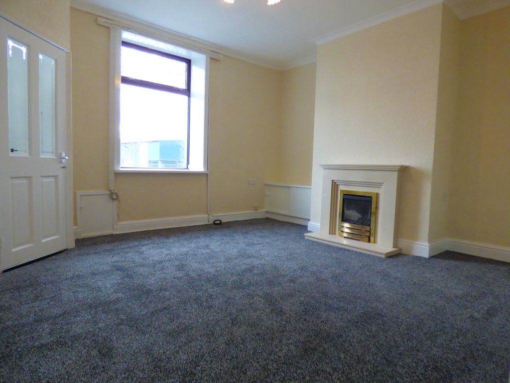Property photo 3 of 8 Living Room