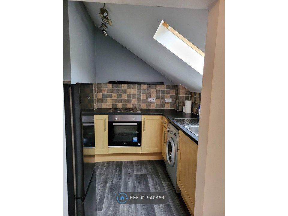 Property photo 3 of 8 Kitchen