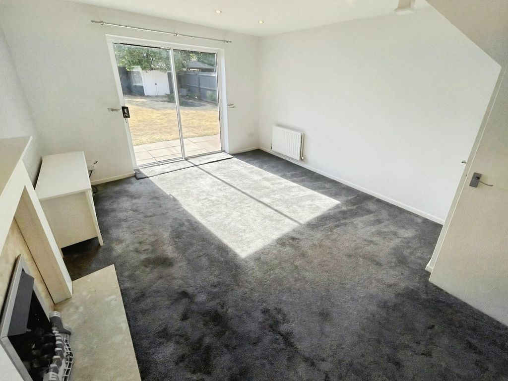 Property photo 2 of 21 Living Room