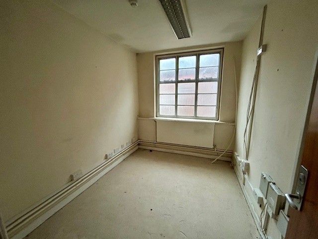 Property photo 3 of 11 Photo 2