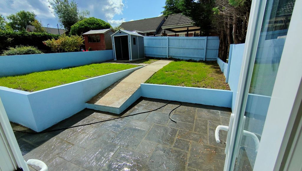 Property photo 2 of 8 Balcony