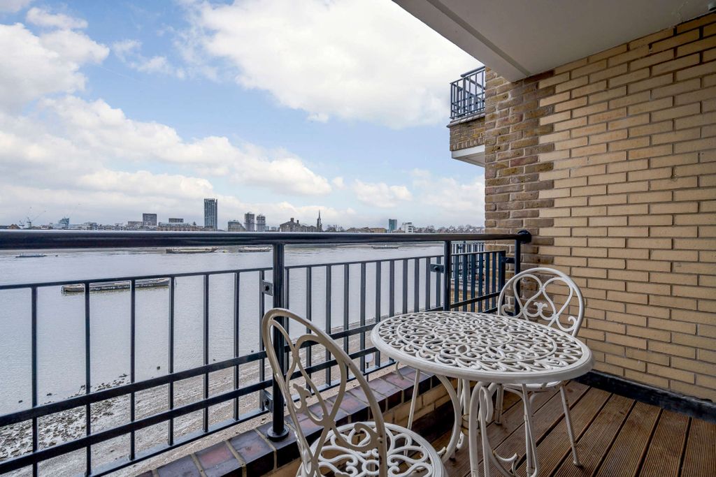 Property photo 2 of 11 8455625-Exterior02-800