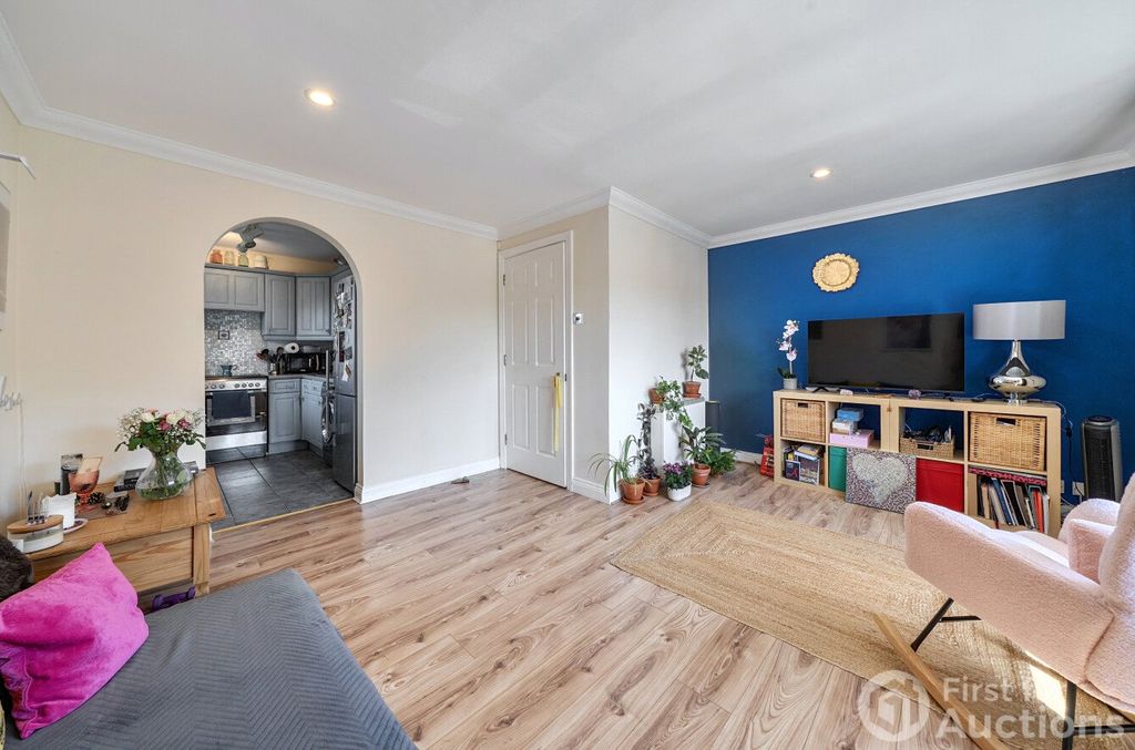 Property photo 2 of 11 2