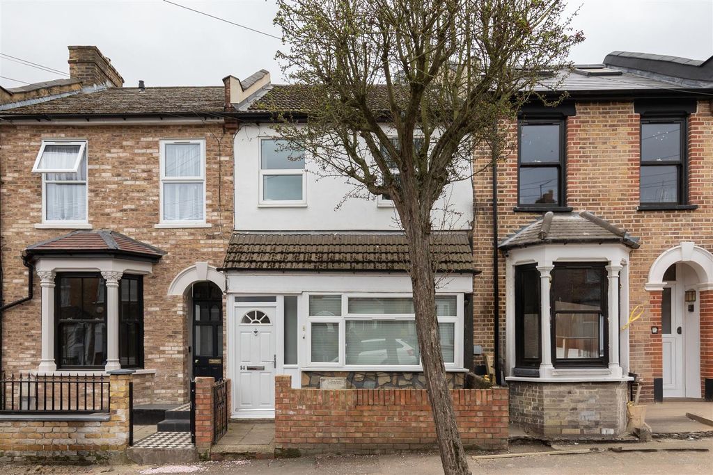 Property photo 1 of 23 Carlton Road, E17