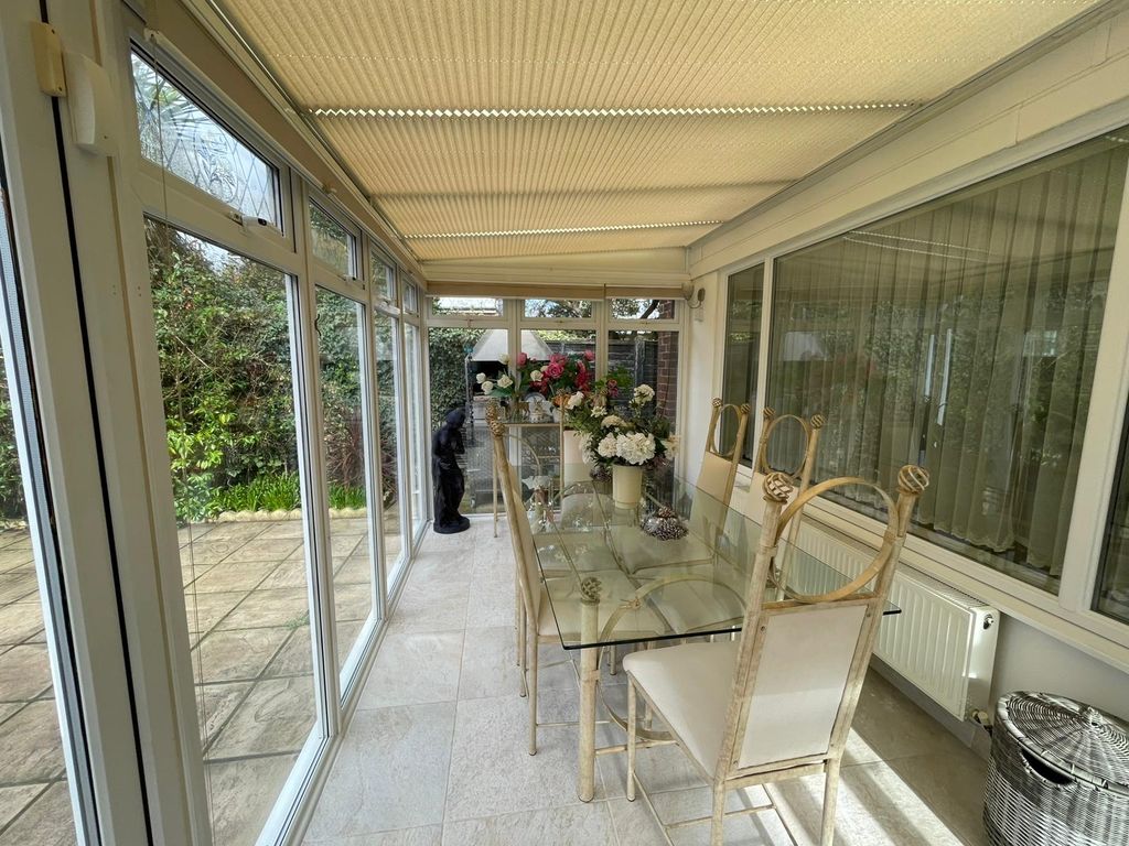 Additional image 6 of 5 bed terraced house to rentLodge Close, Chigwell IG7