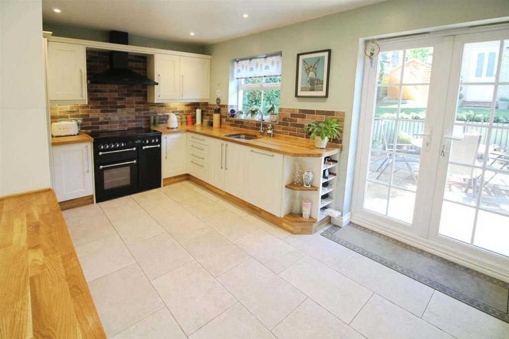 Property photo 2 of 22 Kitchen