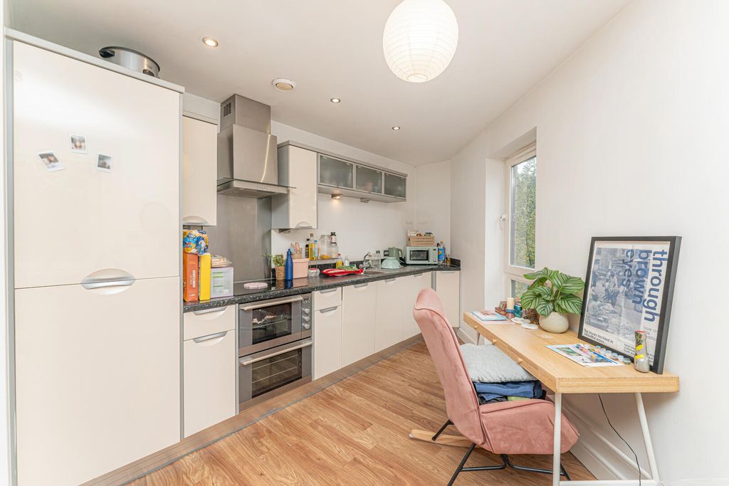 Property photo 3 of 19 Kitchen