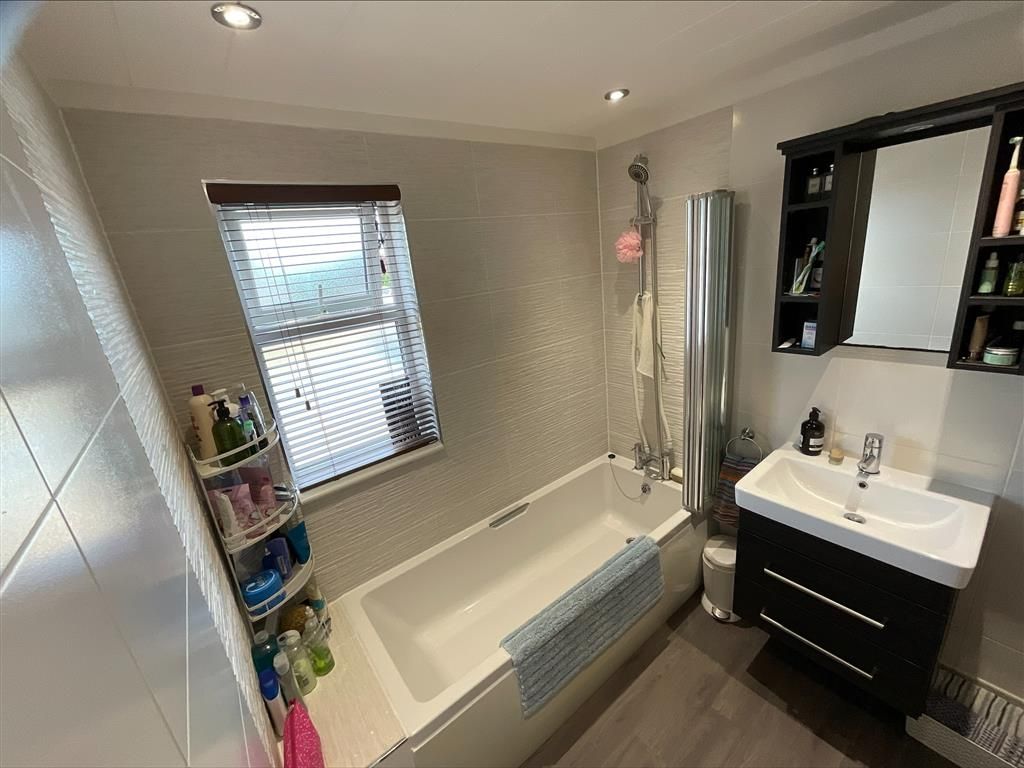 Property photo 3 of 7 Bathroom