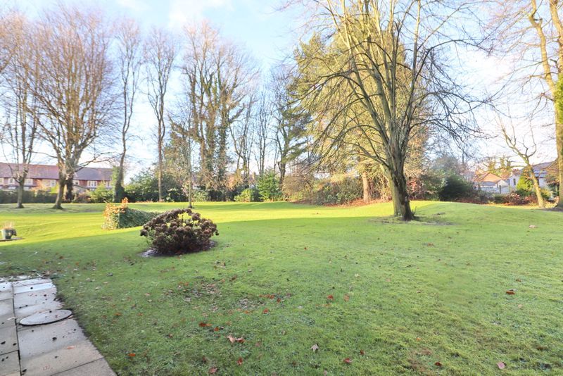 Property photo 2 of 12 Communal Gardens