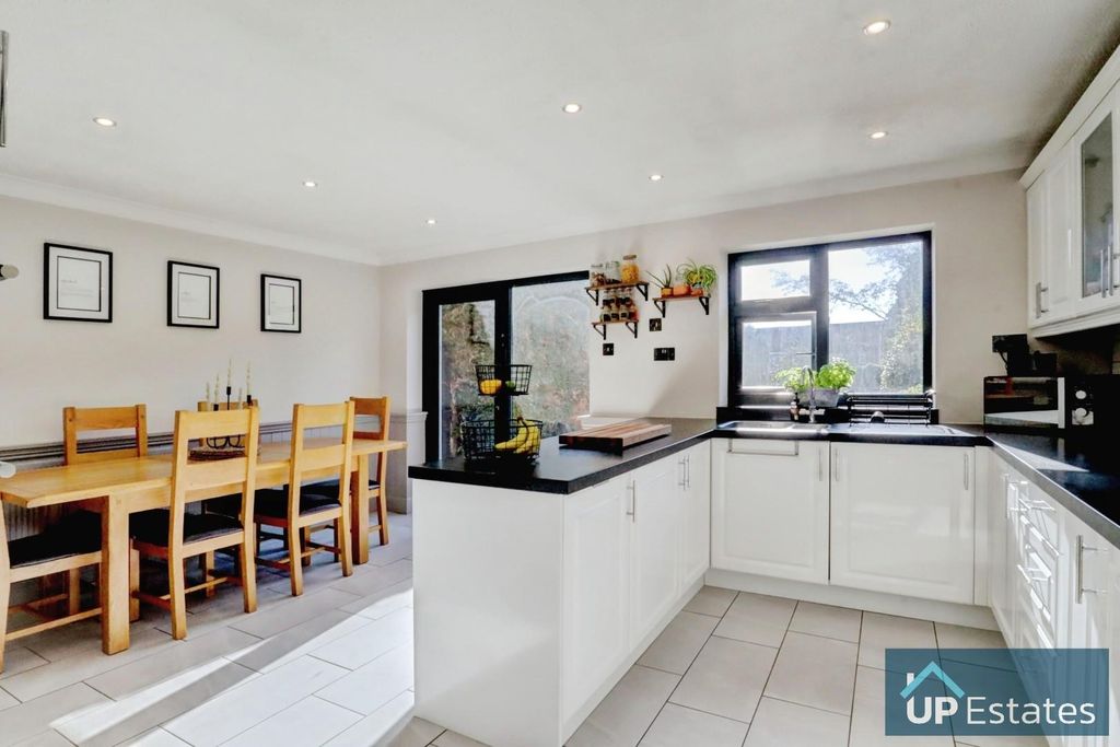 Property photo 3 of 21 Kitchen/Diner